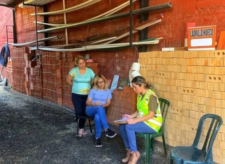 Los trabajadores sociales de las empresas contratistas, informaron a los vecinos sobre el alcance de la intervención y relevaron datos en terreno.