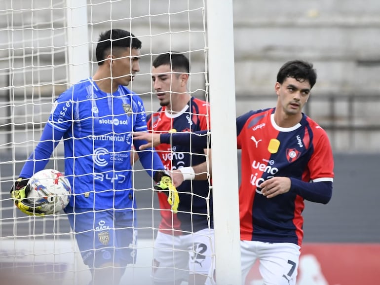 Video: El gol de penal de Alan Soñora en el empate de Cerro