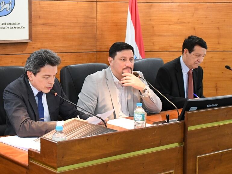 Junta apura a Bello por préstamo para aguinaldos, pero duda de capacidad de pago