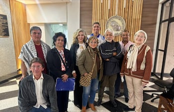 Representantes de la Asociación de Asegurados del IPS se reunieron con el presidente Isaías Fretes este lunes.