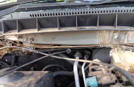 Durante el procedimiento se constató que presentaba sustitución de piezas e implante de chasis, una práctica común en vehículos robados.