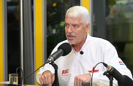 Invitado Arnoldo Wiens Debate sobre temas actuales en Cardinal AM
Programa: No Tiene Nombre