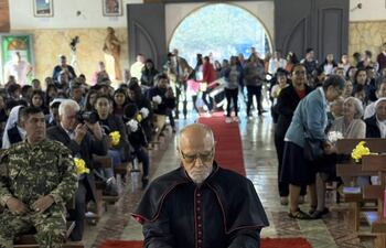 El nuevo obispo del Vicariato Apostólico del Pilcomayo (VAP), Mons. Miguel Fritz, en la catedral Santa María, de Mariscal Estigarribia.