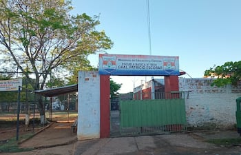 En la escuela Patricio Escobar de barrio San Pablo, llevan tres semanas con baños inutilizables y filtraciones en la institución.