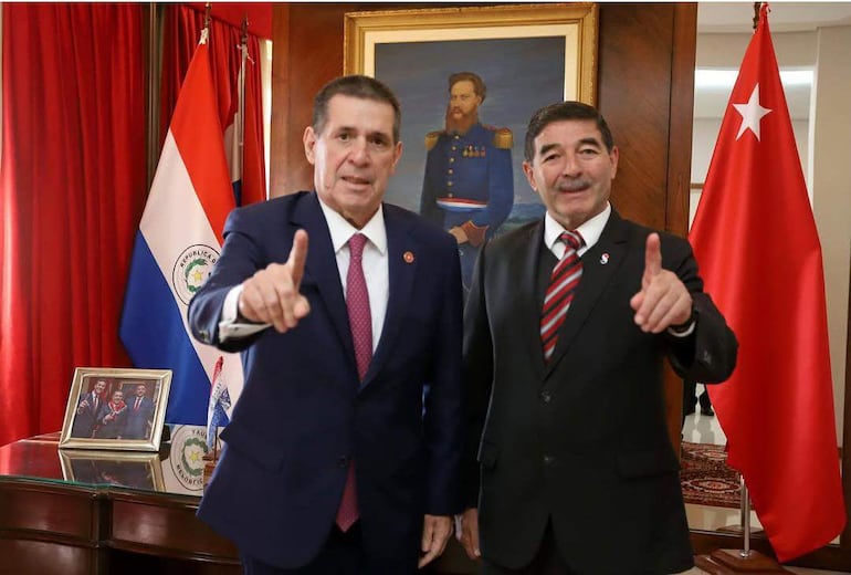 Bachi confirma retorno del senador Carlos Núñez al cartismo - Política
