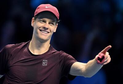 Jannik Sinner comenzó con éxito su participación en las Finales ATP que se disputa en Turín, Italia.