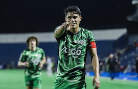 Lorenzo Melgarejo, futbolista de Libertad, celebra un gol en el partido frente a 2 de Mayo por la fecha 10 del torneo Apertura 2026 de la Primera División de Paraguay en el estadio Río Parapiti, en Pedro Juan Caballero, Paraguay.