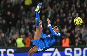 Jude Bellingham anotó el gol del empate para el Real Madrid sobre el Elche al minuto 87.