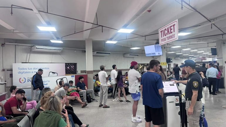 Elecciones municipales: miles de personas acuden a Identificaciones para gestionar sus cédulas