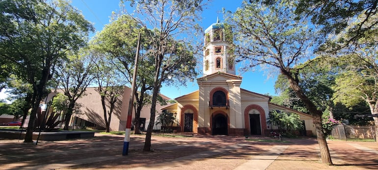 De manera preventiva, realizan fumigaciones en lugares de concurrencia de personas, como iglesias y plazas.