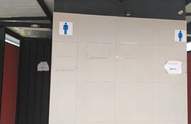 Los baños de la Costanera Sur están llaveados o con candados.