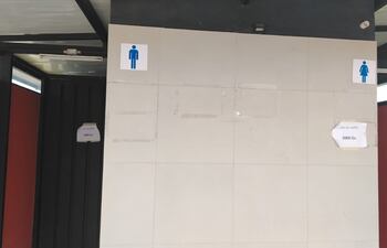 Los baños de la Costanera Sur están llaveados o con candados.