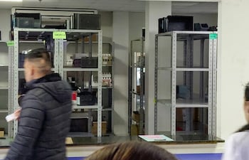 La farmacia del Centro de Atención Ambulatoria del IPS Central continúa con góndolas desiertas