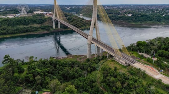 Santiago Peña habilitará el Puente de la Integración recién hoy. Lula da Silva ya lo hizo ayer.