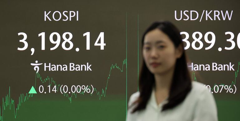 Seúl. Las bolsas asiáticas amanecieron dispares por los posibles aranceles que pueda aplicar Estados Unidos a las industrias de semiconductores. 