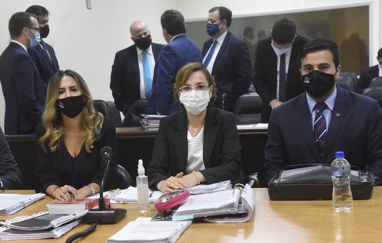 Natalia Fúster, Sussy Riquelme y Rodrigo Estigarribia, fiscales acusadores en el juicio oral por el caso de los audios filtrados del Jurado de Enjuiciamiento de Magistrados.