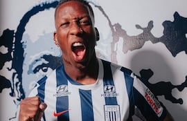 Luis Advíncula, futbolista de Alianza Lima, rival del 2 de Mayo en la Copa Libertadores.