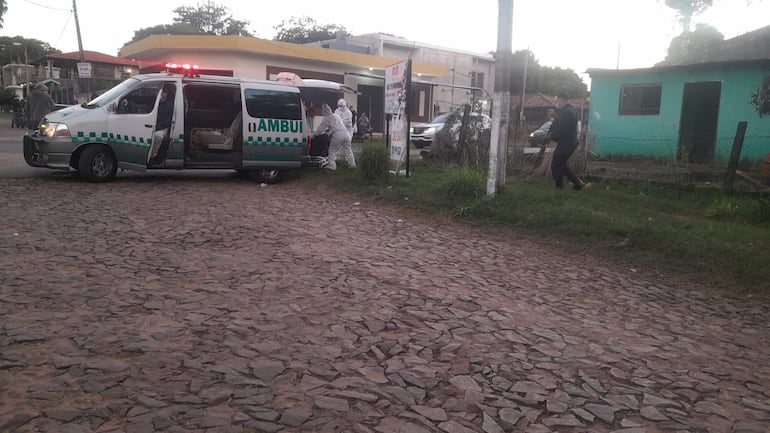 El cadáver fue trasladado hasta la morgue judicial.