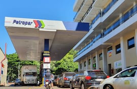 Las gasolineras que operan bajo el emblema de Petropar están colmadas de vehículos. La Cámara de Comercio Internacional (ICC) clama por una libre competencia, en igualdad de condiciones