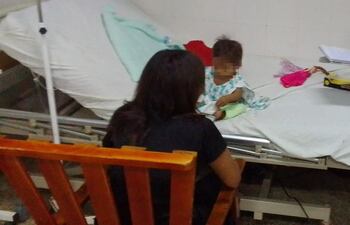 Niño indígena fue hallado en una plaza de Saltos del Guairá.