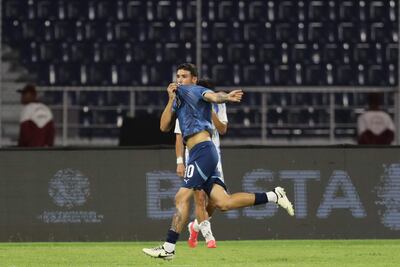 Luca Kmet de Paraguay celebra un gol durante un partido del Campeonato Sudamericano sub-20 entre las selecciones de Argentina y Paraguay en el estadio José Antonio Anzoátegui en Puerto La Cruz (Venezuela).