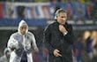 El entrenador de Cerro Porteño, Ariel Holan, durante el duelo de vuelta de los octavos de final de la Copa Sudamericana, frente a Palmeiras, disputado en el estadio La Nueva Olla.
