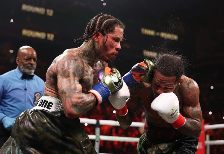 Gervonta Davis y Lamont Roach Jr. ‘Tank’ Davis acabó reteniendo su cinturón del peso ligero y su imbatibilidad gracias a un veredicto de empate mayoritario.