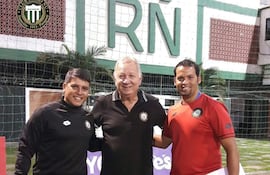 Miguel Pavani (centro), es uno de los conductores provisorios de Rubio Ñu.