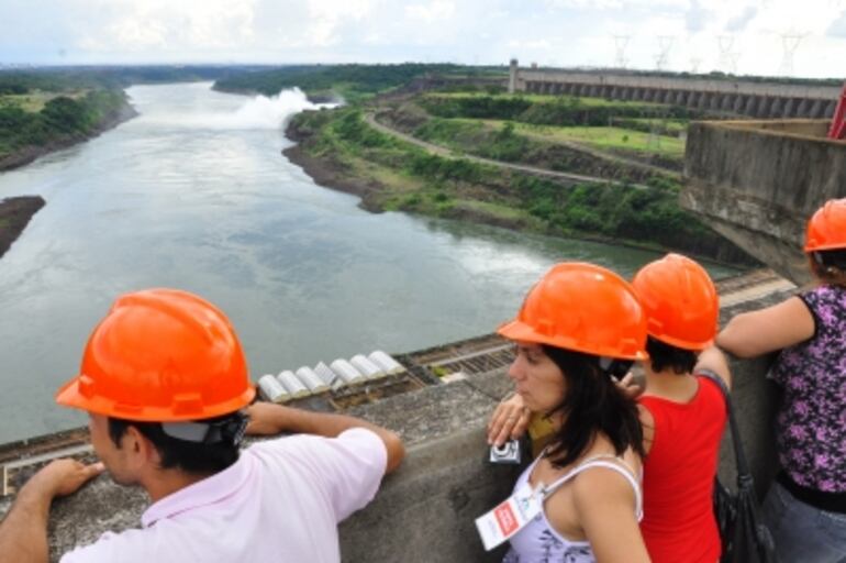 Ya hay más de 5.600 inscritos para ocupar los 220 cargos vacantes que ofrece la Itaipú Binacional.