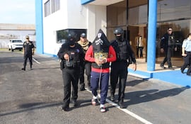 Paraguay extradita a Perú al presunto cabecilla criminal 'El Monstruo'