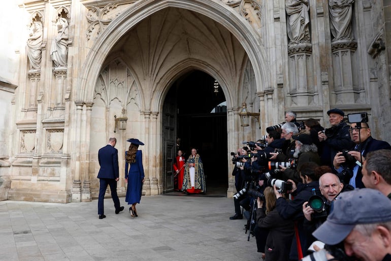 Los príncipes de Gales llegando para asistir a la ceremonia anual del Día de la Commonwealth en la Abadía de Westminster en Londres. Kate Middleton se robó todos los flashes de los medios presentes. (Brook Mitchell / AFP)