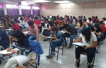 Postulantes a la carrera de Medicina de la UNA terminaron el primer parcial del curso propedéutico.