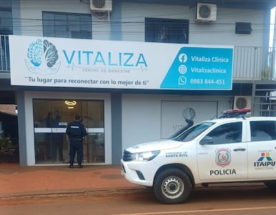El consultorio fue allanado por una comitiva fiscal-policial.