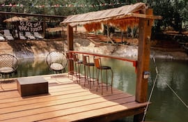 Área de esparcimiento, en contacto con el lago Tupí.