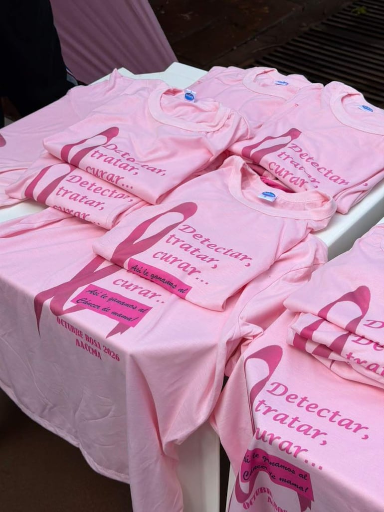 Las remeras rosas fueron puestas en venta en Pedro Juan Caballero, en el marco de la adhesión a la campaña Octubre Rosa.