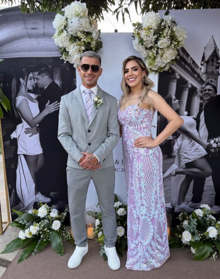 ¡Linda parejita! Derlis González y Karimi Chávez en la boda González-Ruiz Díaz. (Captura de la historia de Instagram de Karimi Chávez)