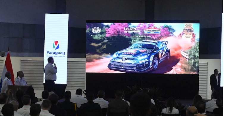 Póster de la fecha mundialista de Paraguay que recorrerá el mundo entero aguardando la carrera.