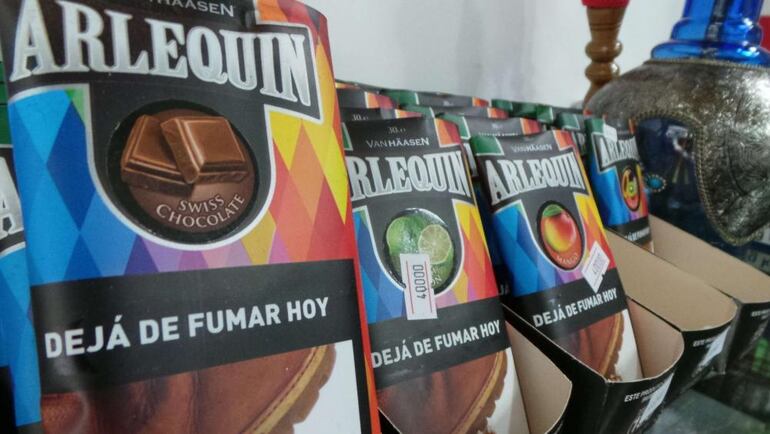 Se vende&nbsp;tabaco, principalmente importado. En este caso son saborizados.