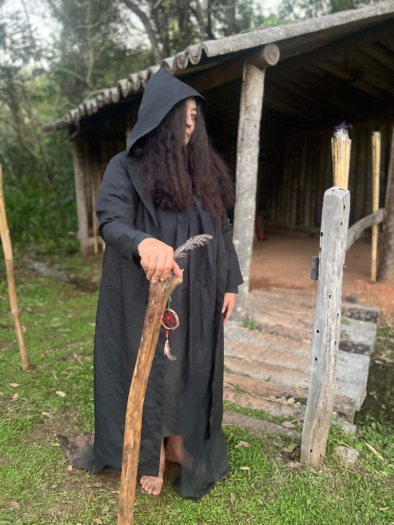 La bruja Micaela fue representada por la actriz de Yaguarón, Rosana Romero.