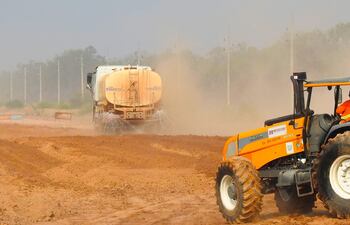 Desde Capaco sostienen que el Centro de Estudios Económicos permitirá aportar a las políticas públicas en materia de infraestructura. En la imagen, los trabajos de la futura ruta bioceánica, esperada por numerosos paraguayos.
