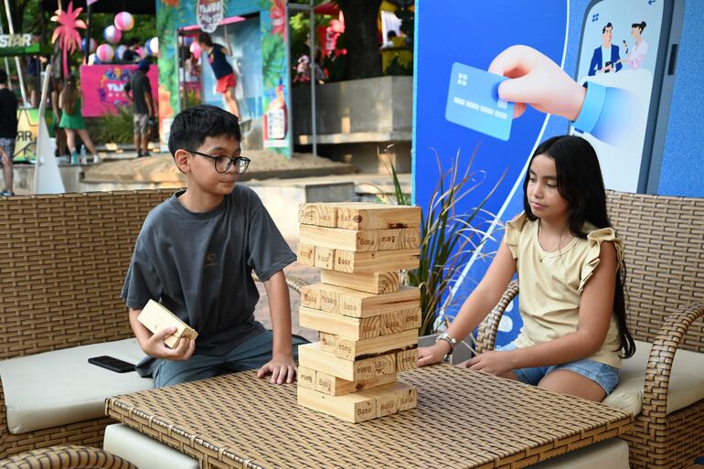 Los juegos se disfrutan en la peatonal.