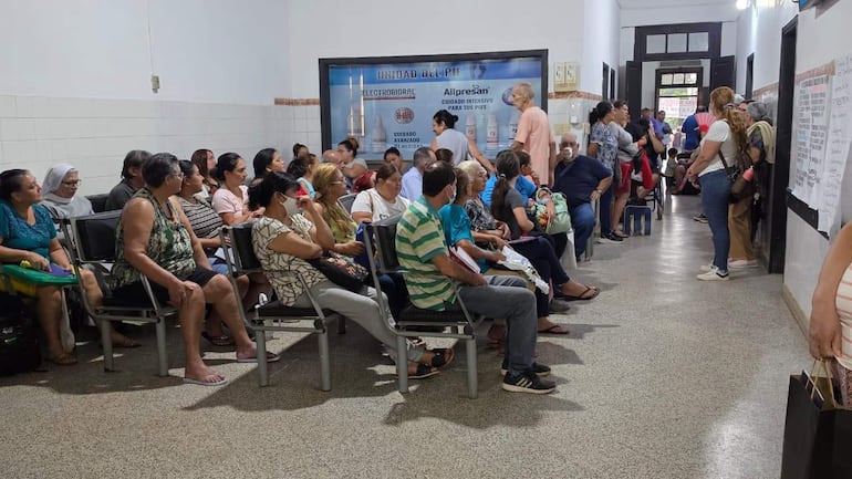 Alta demanda en el Hospital General de San Lorenzo. 