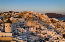 Atardecer en el pueblo de Oia, en la isla de Santorini.