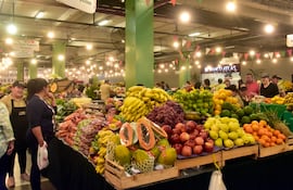 Frutas, hortalizas y verduras frescas llegan al Agroshopping cada martes desde 1998.