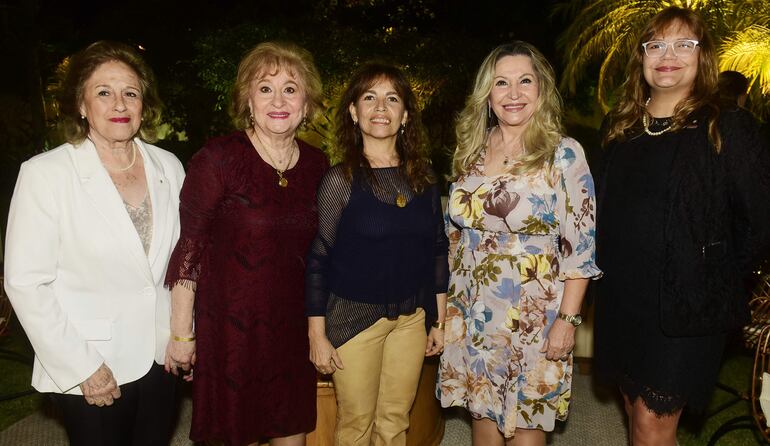 Carmen Materi, Anna Fantilli, Marta Ochipinti, Teresa Grassi y Luz Kamm.