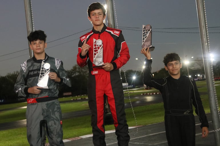 Podio final de la categoría Fórmula Mundial: 1) Mauricio Nielsen, 2) Juan Martín Torres y 3) Remigio Zarza Casco.