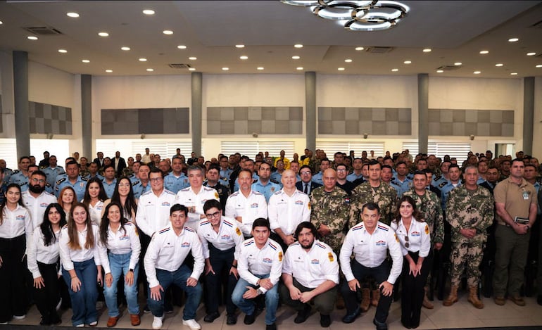 Integrantes del comité organizador local y de las fuerzas vivas tras la primera jornada del "Rally Weekend".