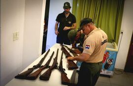 Cacería desde helicópteros en Ñeembucú: Dimabel incauta seis armas en un hotel
