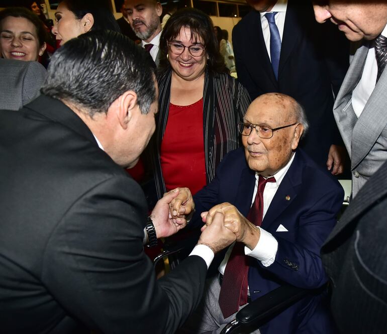 Rodolfo Gill Duarte fue presidente de la ANDE de 1954 a 1956.