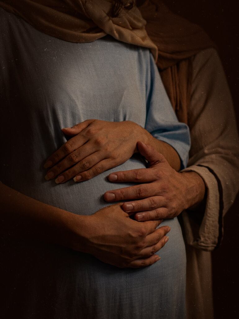 Una imagen de la obra "José, el musical", que representa el embarazo de la virgen María y el apoyo de San José.